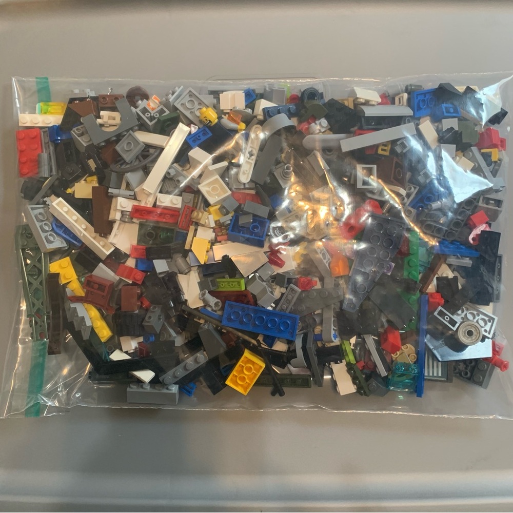 Legos 1lb assorted
(2370)